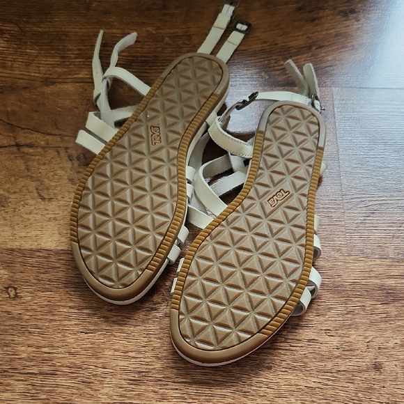 Teva Leather Sandals 8.5 NWOT - Picture 2 of 5